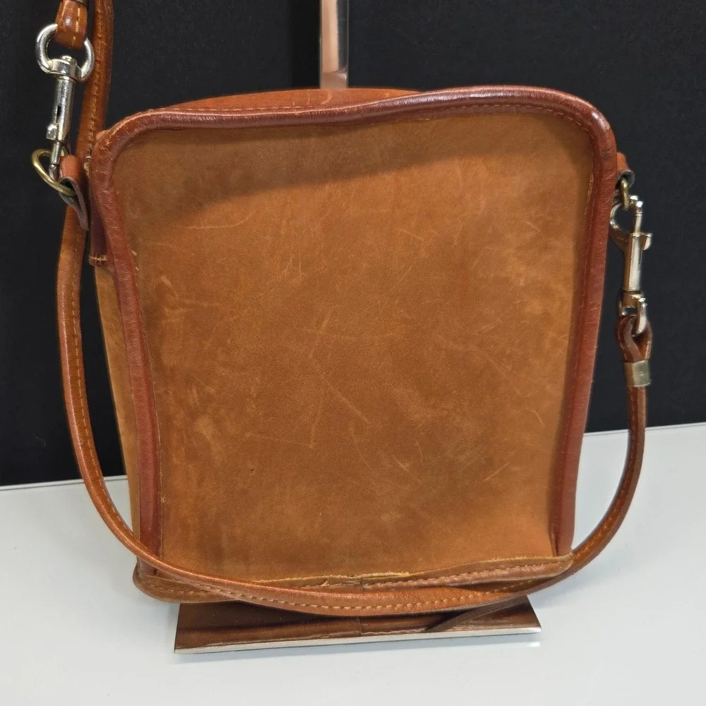 Vintage GH Bass Leather Crossbody Bucket Bag British Tan Canteen Field Heritage